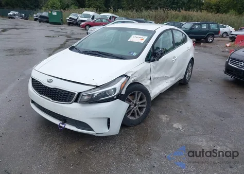 2018 Kia Forte Lx z USA, uszkodzony, nr VIN 3KPFL4A7XJE233672